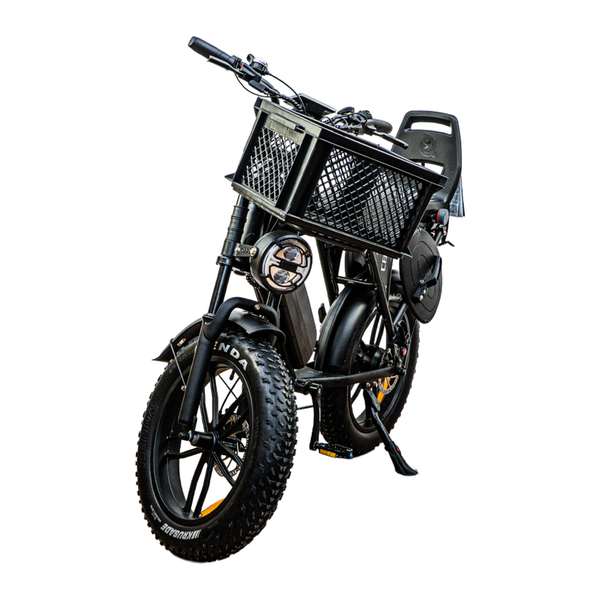 Ouxi C80 Family Edition in zwart met mand voorop, schuin vooraanzicht